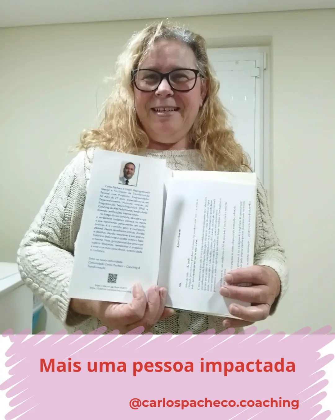 Luisa com Livro 2
